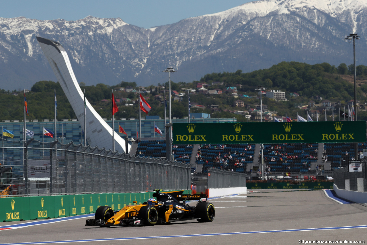 GP RUSSIA, 28.04.2017 - Prove Libere 1, Jolyon Palmer (GBR) Renault Sport F1 Team RS17