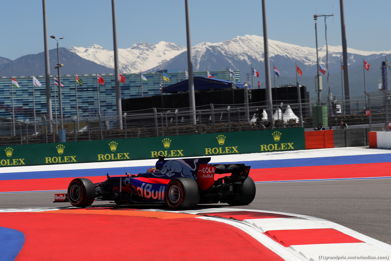 GP RUSSIA, 28.04.2017 - Prove Libere 1, Carlos Sainz Jr (ESP) Scuderia Toro Rosso STR12