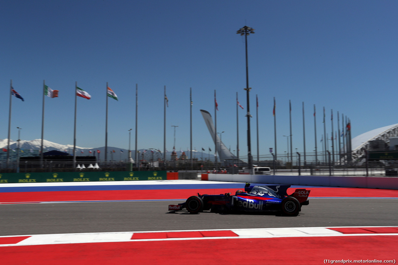 GP RUSSIA, 28.04.2017 - Prove Libere 1, Carlos Sainz Jr (ESP) Scuderia Toro Rosso STR12