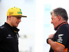 GP RUSSIA, 28.04.2017 - Nico Hulkenberg (GER) Renault Sport F1 Team RS17 e Otmar Szafnauer (USA) Sahara Force India F1 Chief Operating Officer