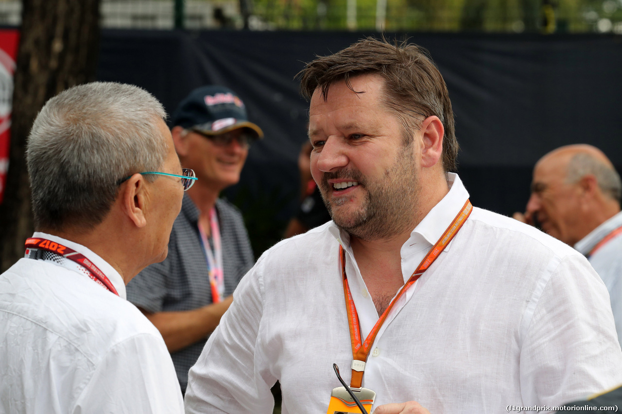 GP SINGAPORE, 17.09.2017 - Colin Syn (SIN) Singapore GP Promotor with Richard Goddard (GBR) Driver Manager