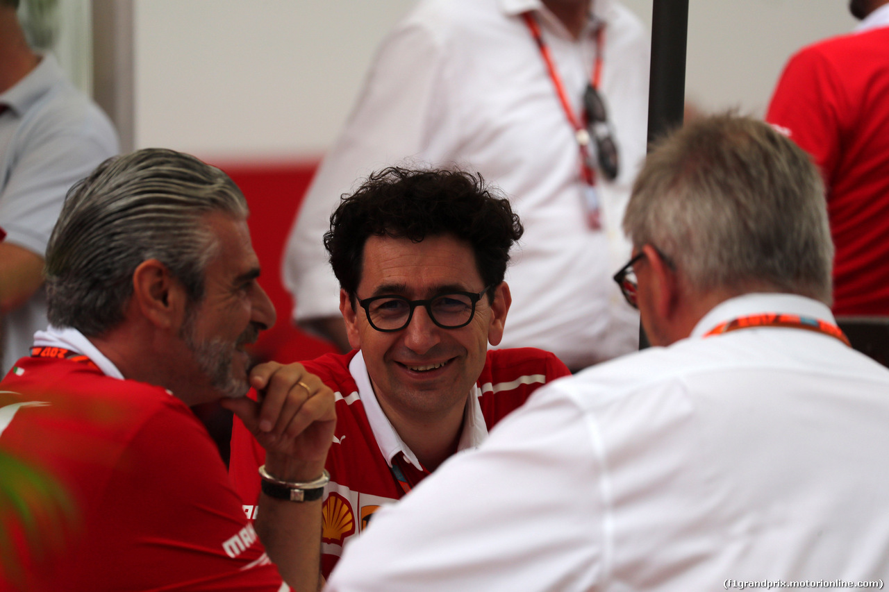 GP SINGAPORE, 17.09.2017 - Maurizio Arrivabene (ITA) Ferrari Team Principal e Mattia Binotto (ITA) Chief Technical Officer, Ferrari