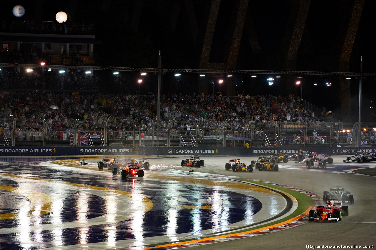GP SINGAPORE, 17.09.2017 - Gara, Crash, Fernando Alonso (ESP) McLaren MCL32