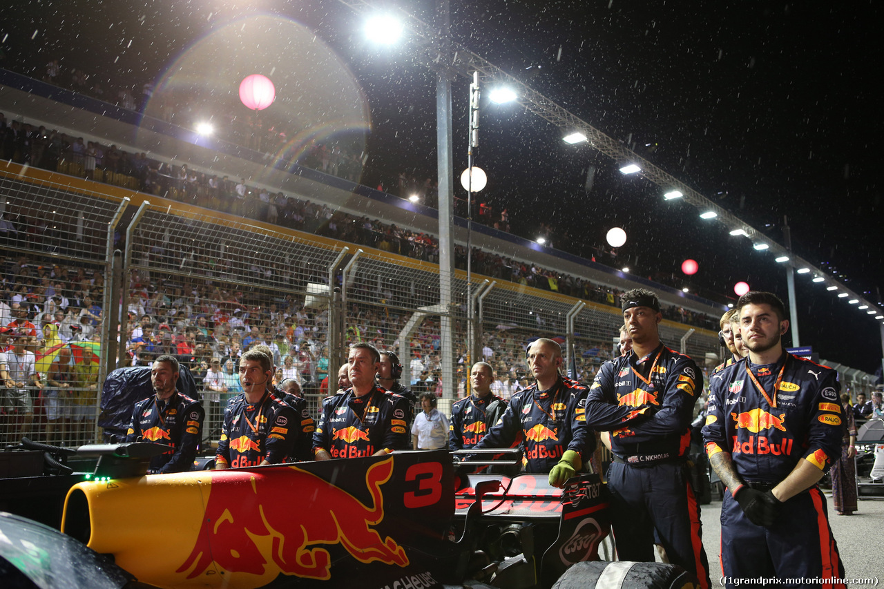 GP SINGAPORE, 17.09.2017 - Gara, Mechanics Red Bull