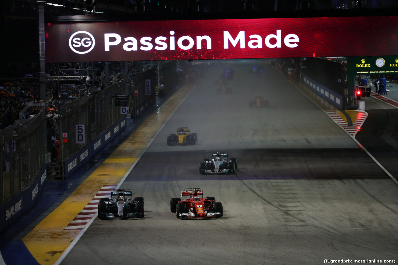 GP SINGAPORE, 17.09.2017 - Gara, Lewis Hamilton (GBR) Mercedes AMG F1 W08 e Sebastian Vettel (GER) Ferrari SF70H