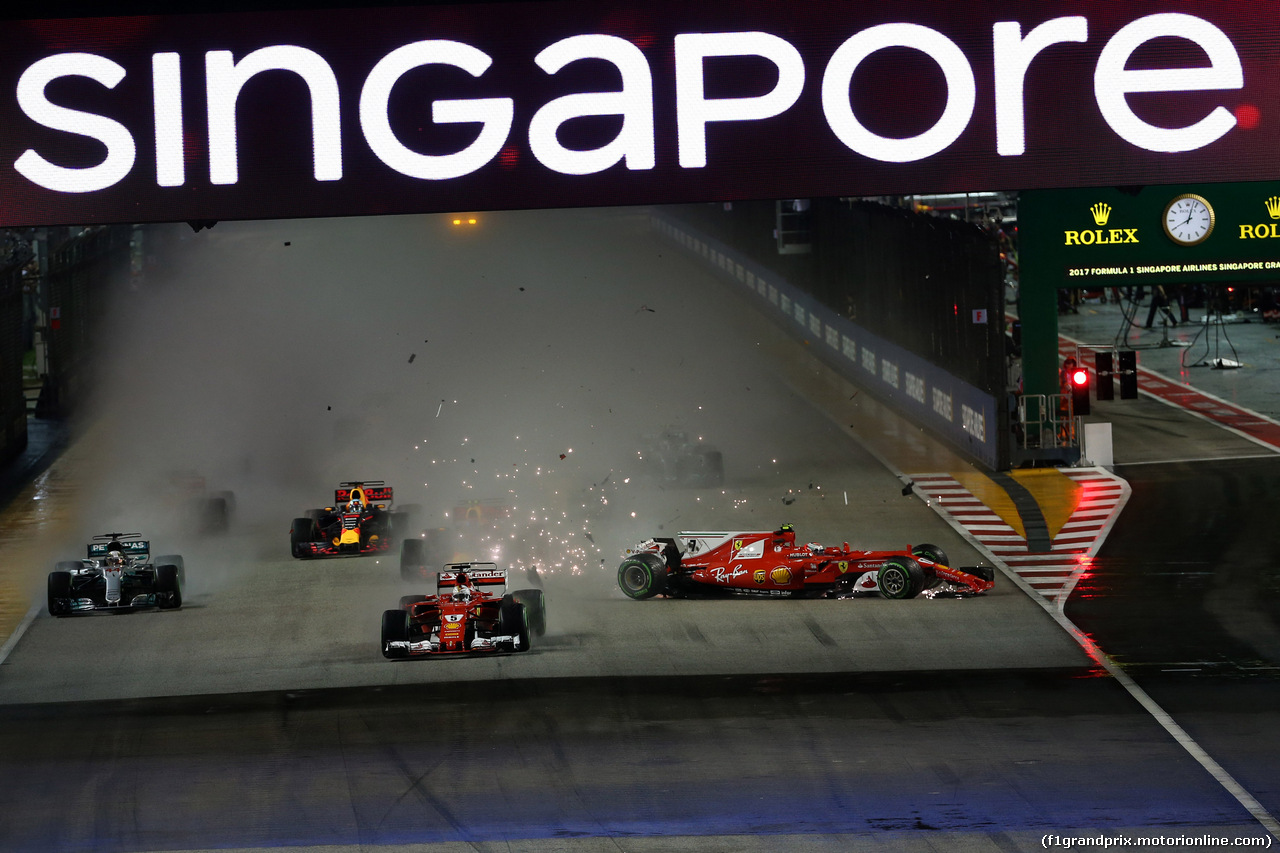GP SINGAPORE, 17.09.2017 - Gara, Start of the race, Kimi Raikkonen (FIN) Ferrari SF70H after the crash  with Max Verstappen (NED) Red Bull Racing RB13 e Sebastian Vettel (GER) Ferrari SF70H
