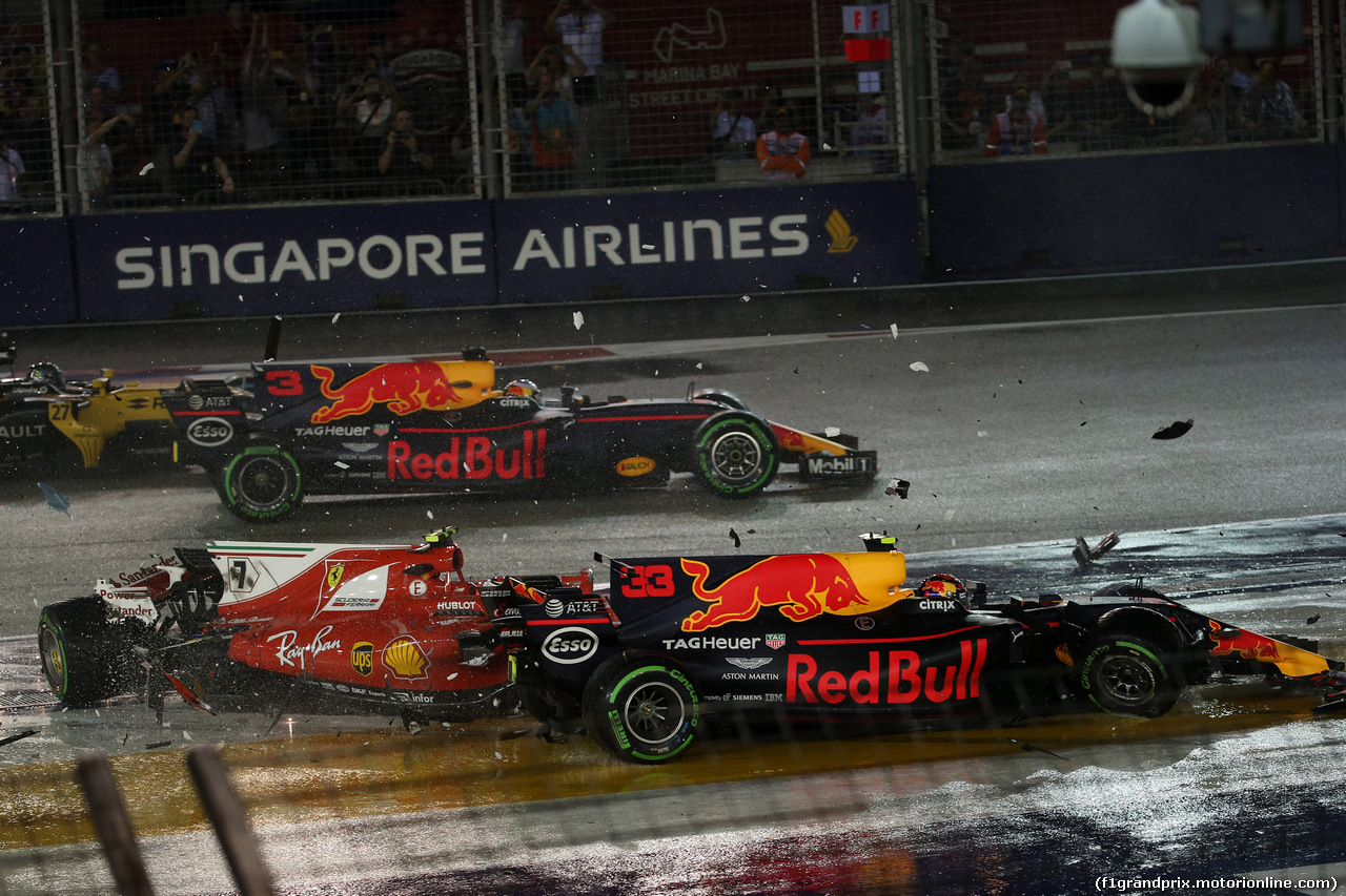GP SINGAPORE, 17.09.2017 - Gara, Crash, Kimi Raikkonen (FIN) Ferrari SF70H e Max Verstappen (NED) Red Bull Racing RB13
