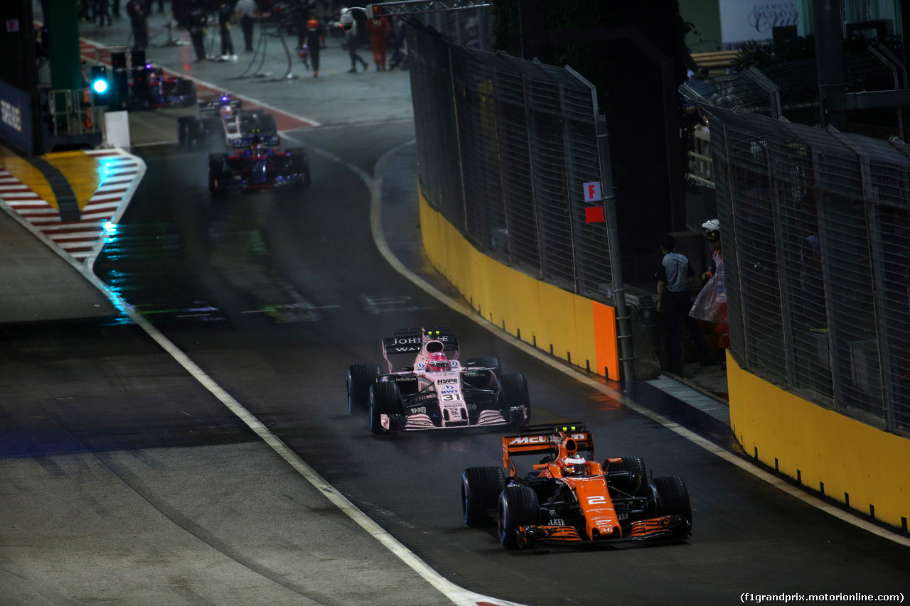 GP SINGAPORE, 17.09.2017 - Gara, Safety car trought the pit lane, Stoffel Vandoorne (BEL) McLaren MCL32