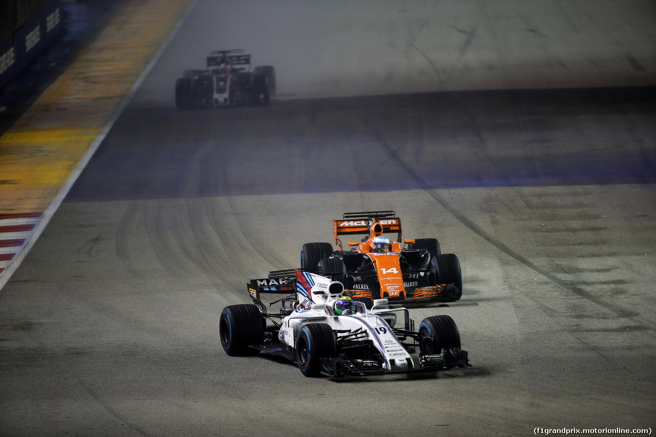 GP SINGAPORE, 17.09.2017 - Gara, Felipe Massa (BRA) Williams FW40 e Fernando Alonso (ESP) McLaren MCL32