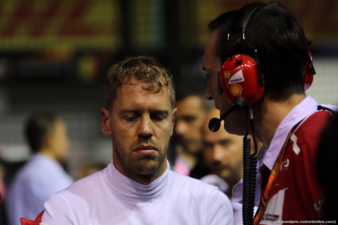GP SINGAPORE, 17.09.2017 - Gara, Sebastian Vettel (GER) Ferrari SF70H e Riccardo Adami (ITA) Ferrari Gara Engineer