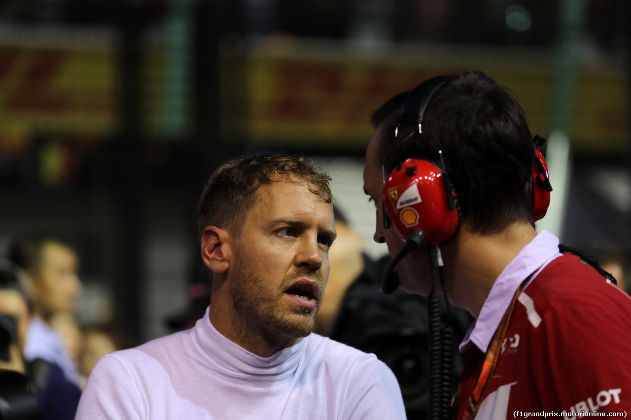 GP SINGAPORE, 17.09.2017 - Gara, Sebastian Vettel (GER) Ferrari SF70H e Riccardo Adami (ITA) Ferrari Gara Engineer