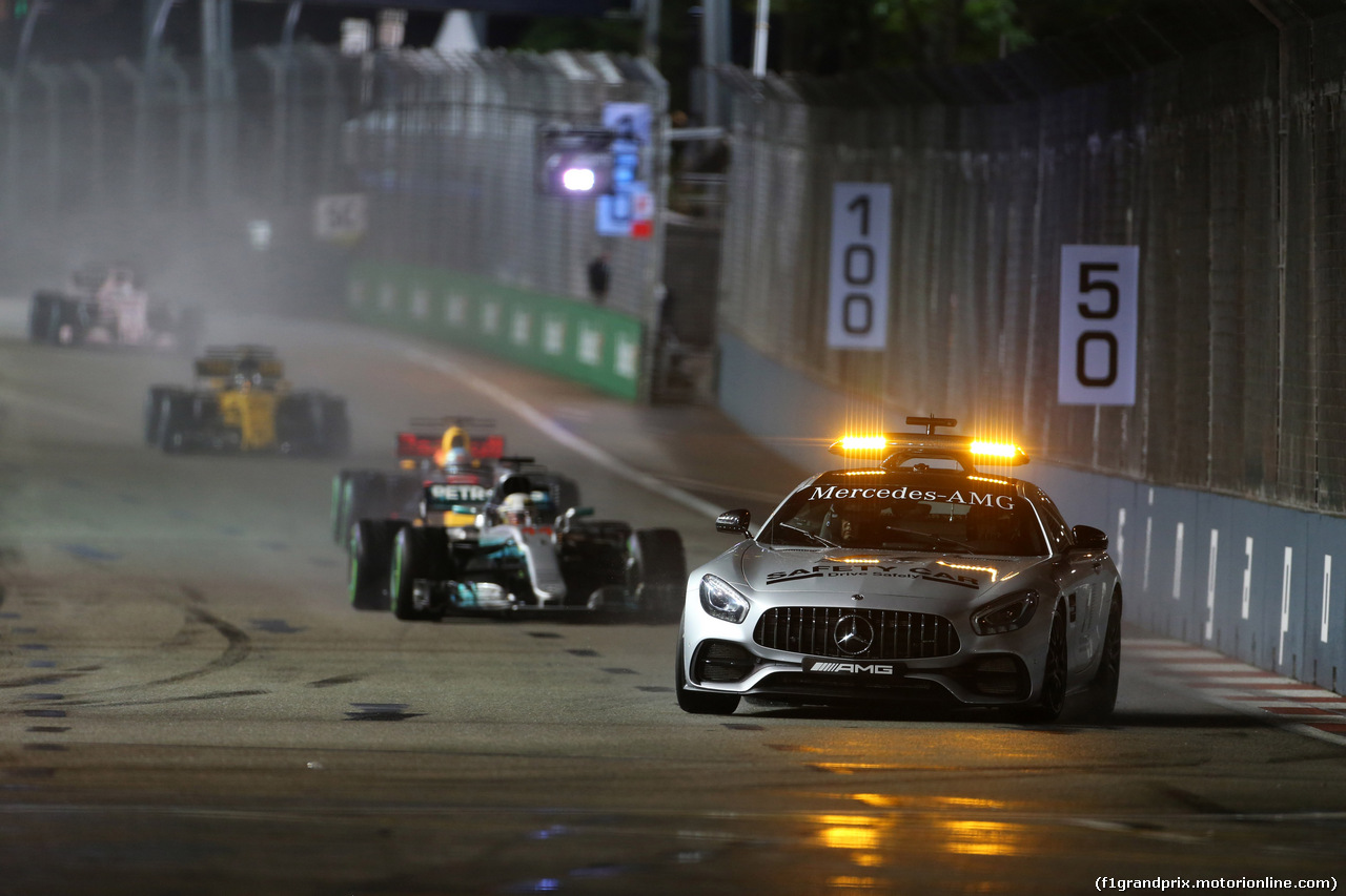 GP SINGAPORE, 17.09.2017 - Gara, The Safety car e Lewis Hamilton (GBR) Mercedes AMG F1 W08