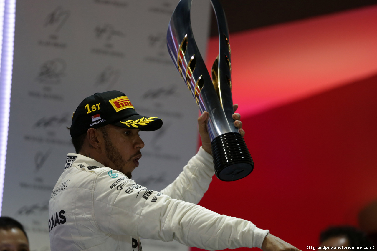 GP SINGAPORE, 17.09.2017 - Gara, Lewis Hamilton (GBR) Mercedes AMG F1 W08 vincitore