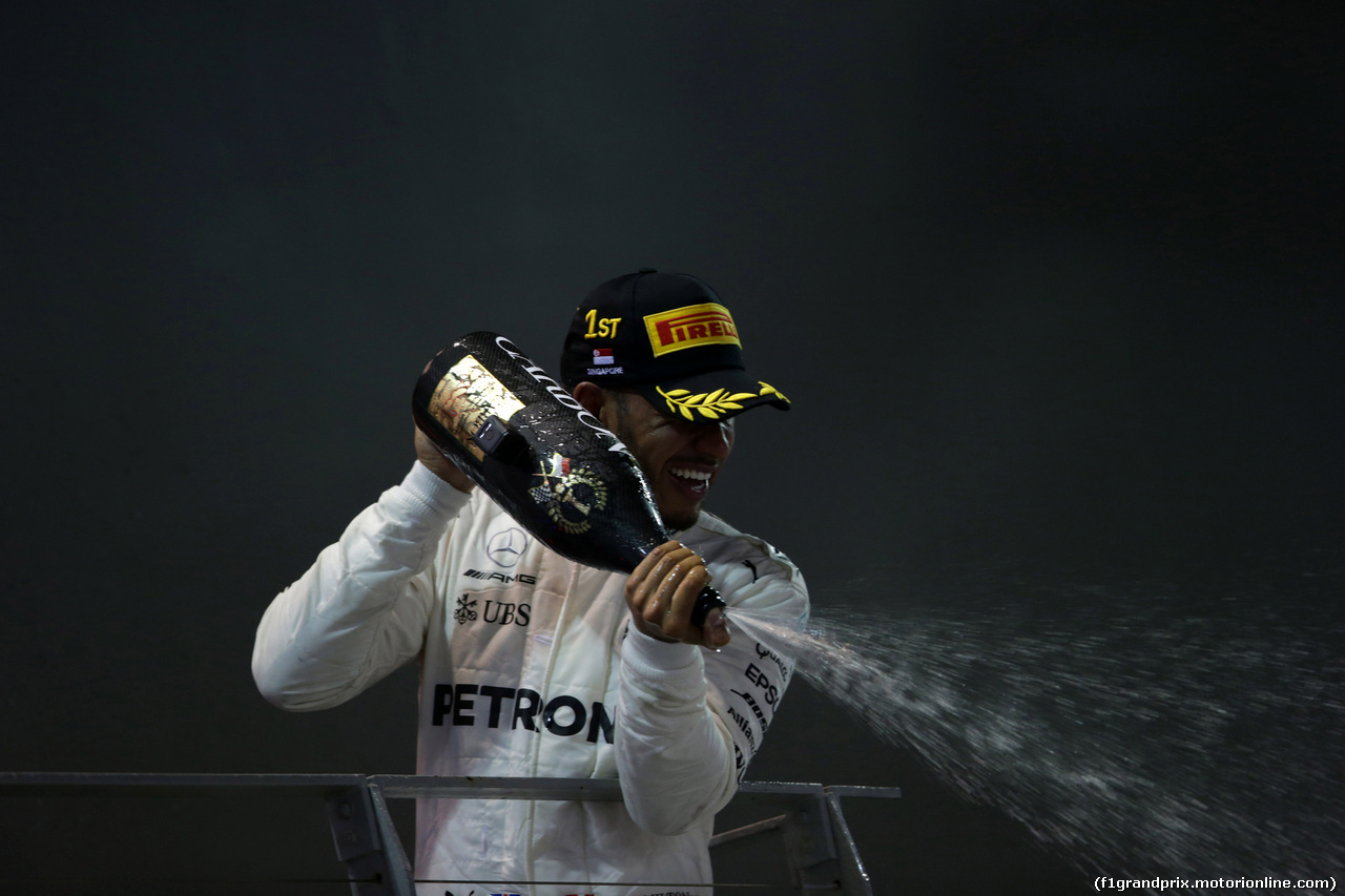 GP SINGAPORE, 17.09.2017 - Gara, Lewis Hamilton (GBR) Mercedes AMG F1 W08 vincitore