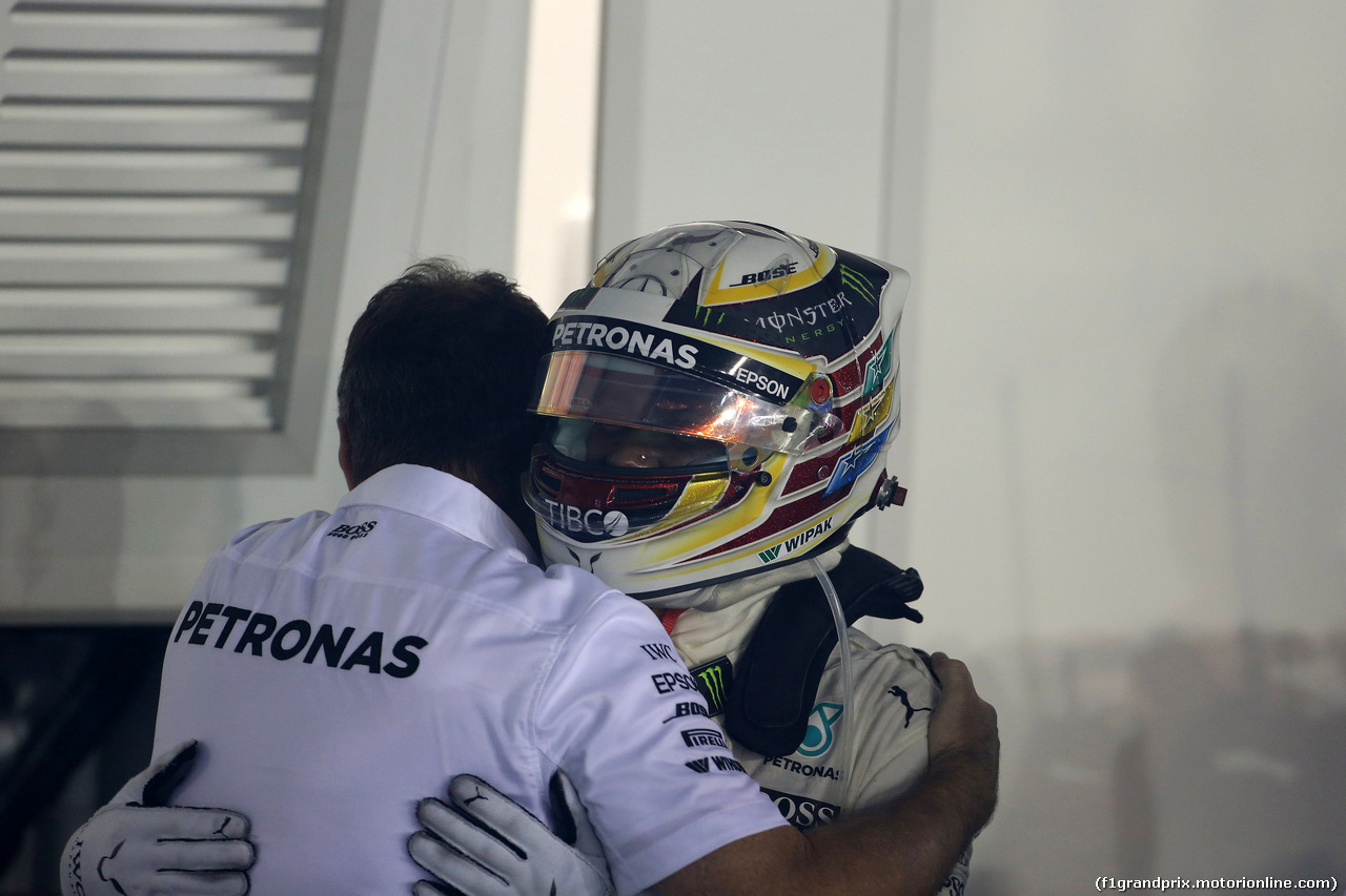 GP SINGAPORE, 17.09.2017 - Gara, Lewis Hamilton (GBR) Mercedes AMG F1 W08 vincitore