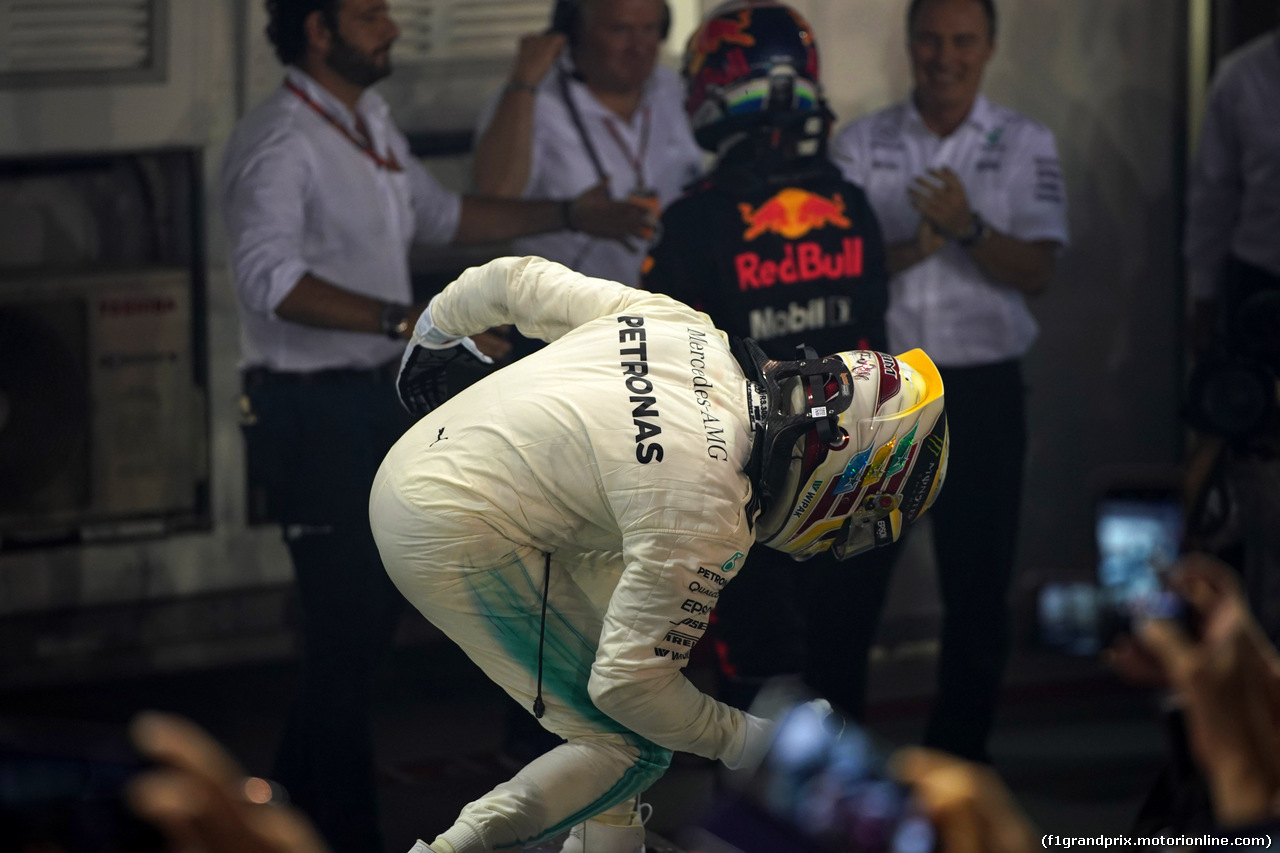 GP SINGAPORE, 17.09.2017 - Gara, Lewis Hamilton (GBR) Mercedes AMG F1 W08 vincitore