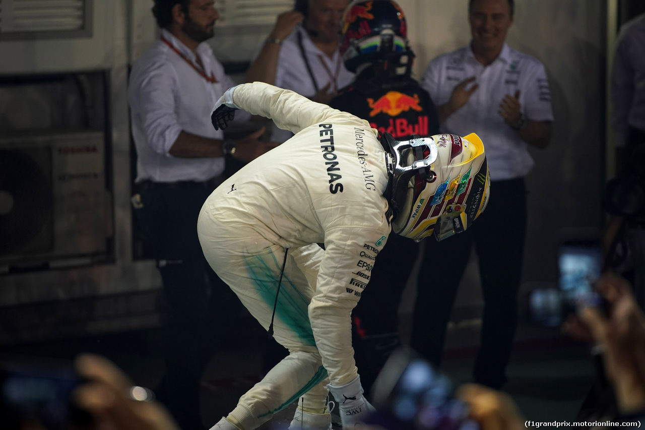 GP SINGAPORE, 17.09.2017 - Gara, Lewis Hamilton (GBR) Mercedes AMG F1 W08 vincitore