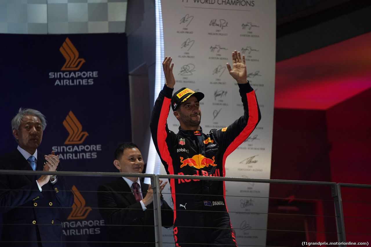 GP SINGAPORE, 17.09.2017 - Gara, 2nd place Daniel Ricciardo (AUS) Red Bull Racing RB13