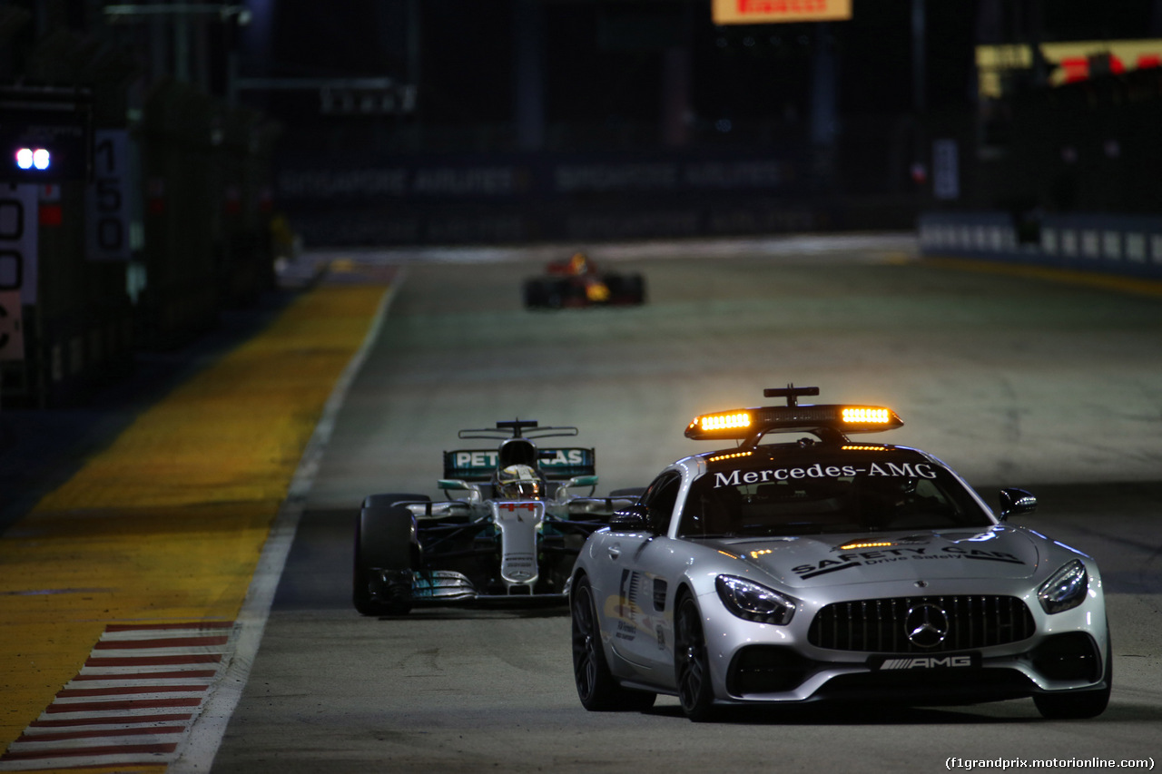 GP SINGAPORE, 17.09.2017 - Gara, Safety car e Lewis Hamilton (GBR) Mercedes AMG F1 W08