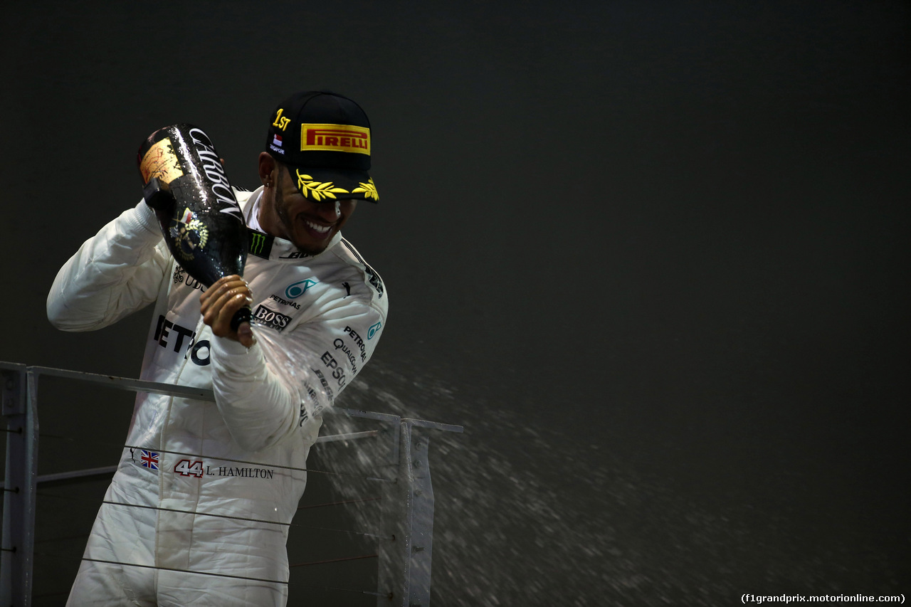 GP SINGAPORE, 17.09.2017 - Gara, Lewis Hamilton (GBR) Mercedes AMG F1 W08 vincitore