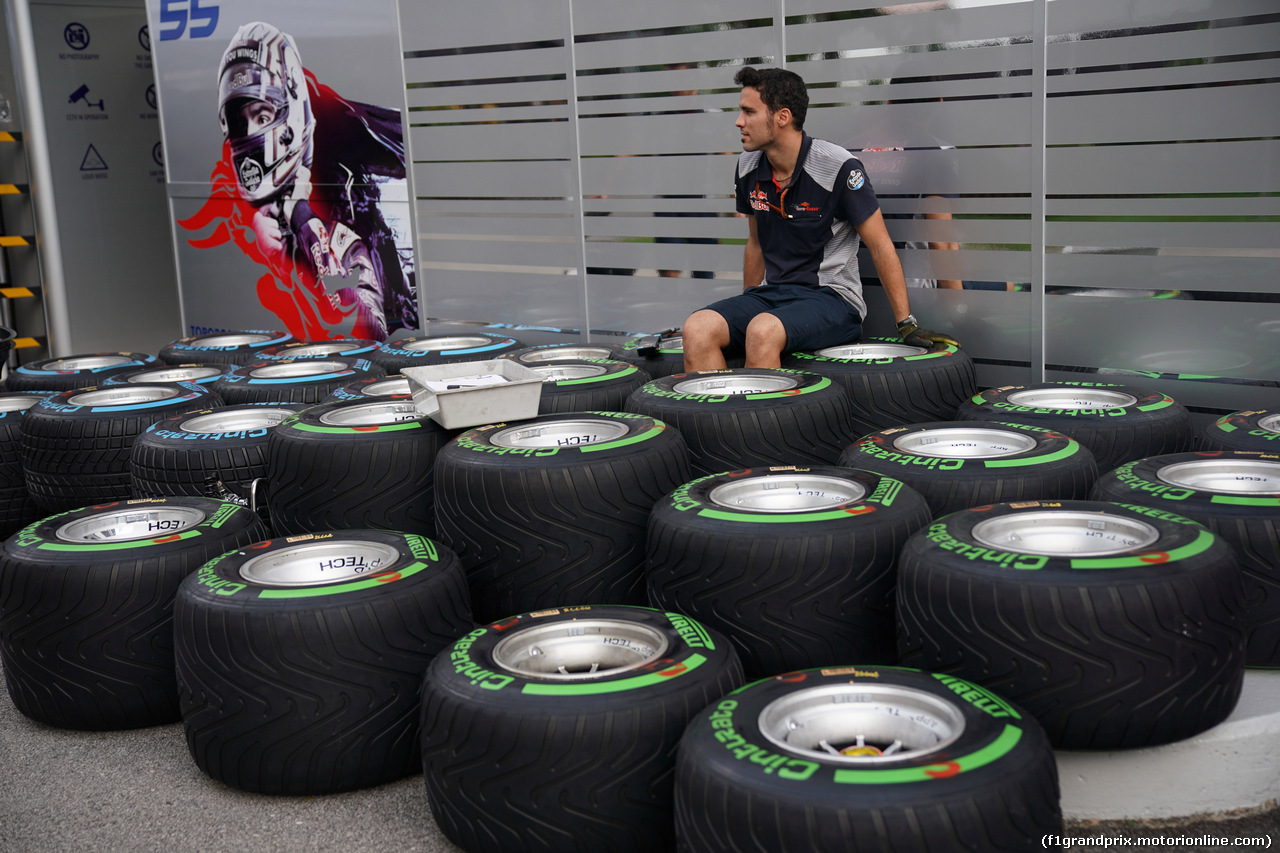 GP SINGAPORE, 14.09.2017 - Pirelli Tyres