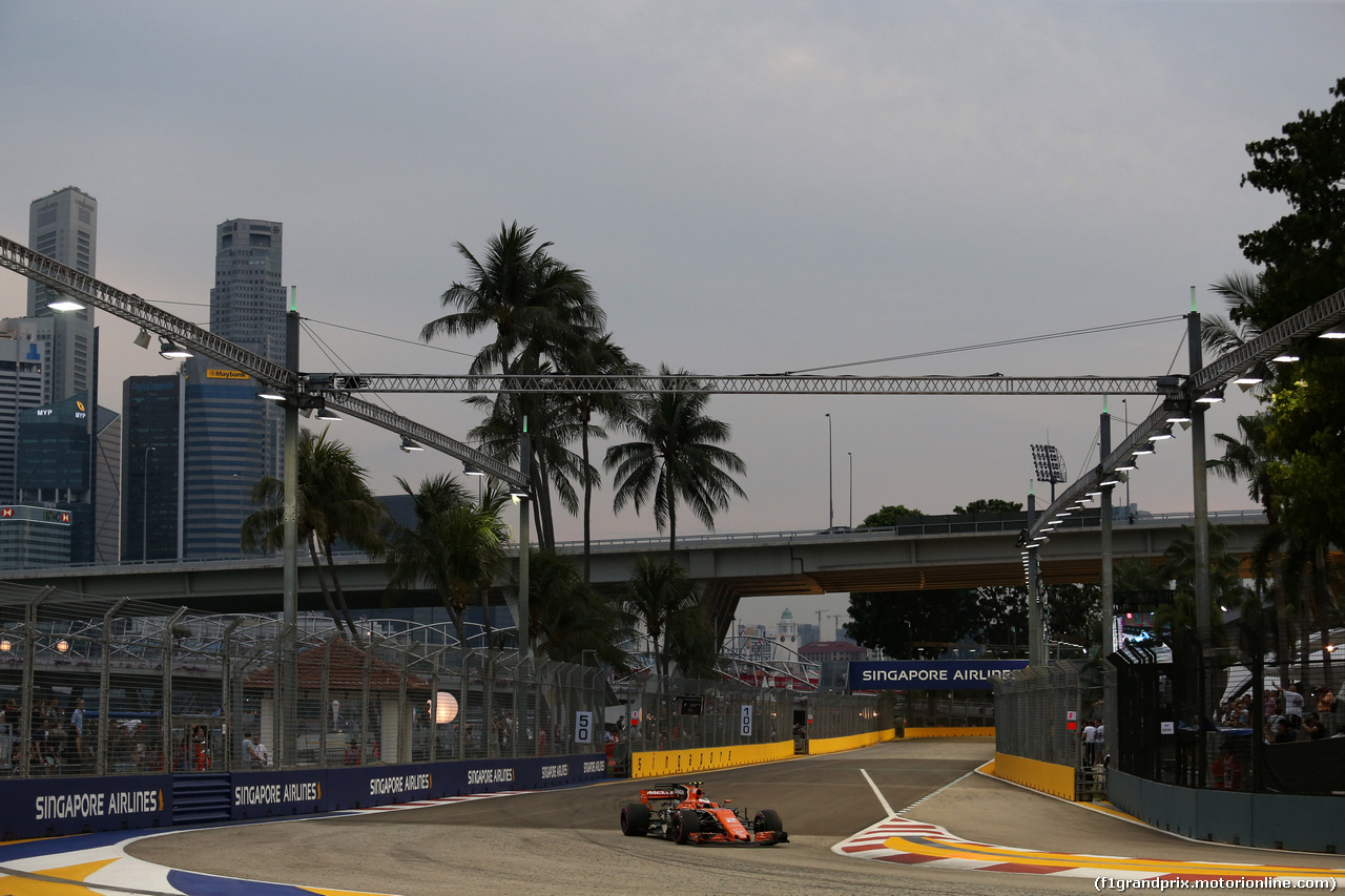 GP SINGAPORE, 16.09.2017 - Prove Libere 3, Stoffel Vandoorne (BEL) McLaren MCL32