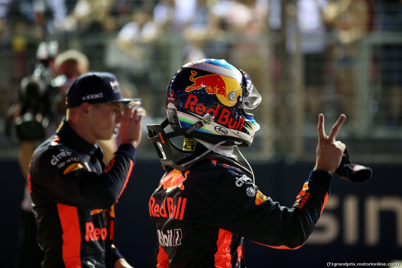 GP SINGAPORE, 16.09.2017 - Qualifiche, 2nd place Max Verstappen (NED) Red Bull Racing RB13 e 3rd place Daniel Ricciardo (AUS) Red Bull Racing RB13