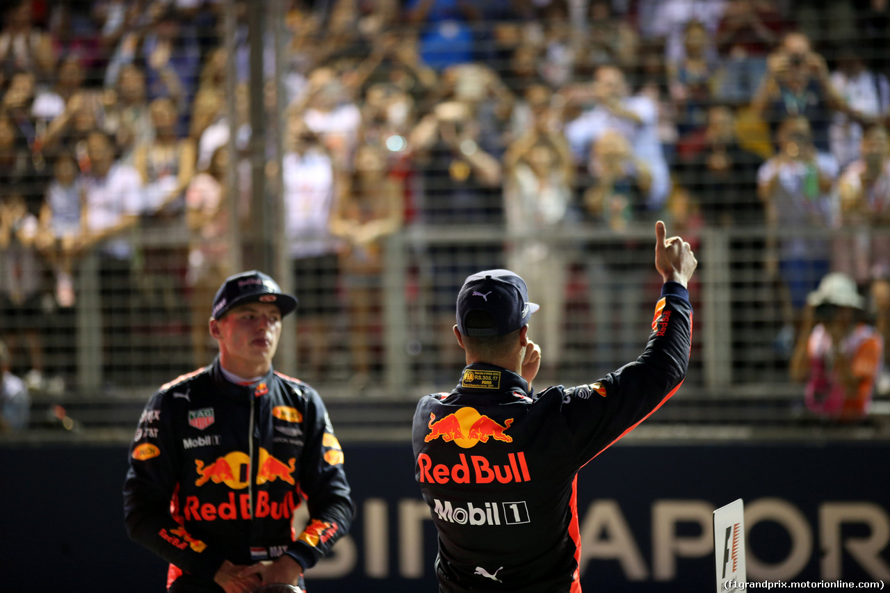 GP SINGAPORE, 16.09.2017 - Qualifiche, 2nd place Max Verstappen (NED) Red Bull Racing RB13 e 3rd place Daniel Ricciardo (AUS) Red Bull Racing RB13