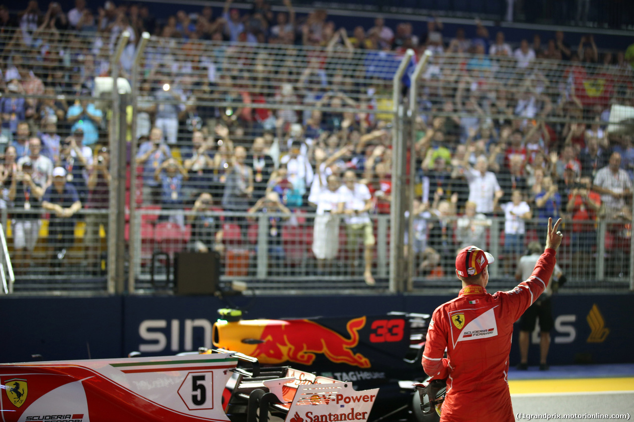 GP SINGAPORE, 16.09.2017 - Qualifiche, Sebastian Vettel (GER) Ferrari SF70H pole position
