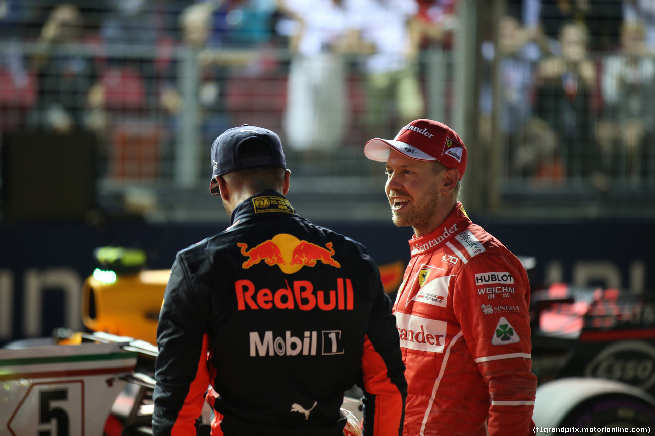GP SINGAPORE, 16.09.2017 - Qualifiche, 3rd place Daniel Ricciardo (AUS) Red Bull Racing RB13 e Sebastian Vettel (GER) Ferrari SF70H pole position