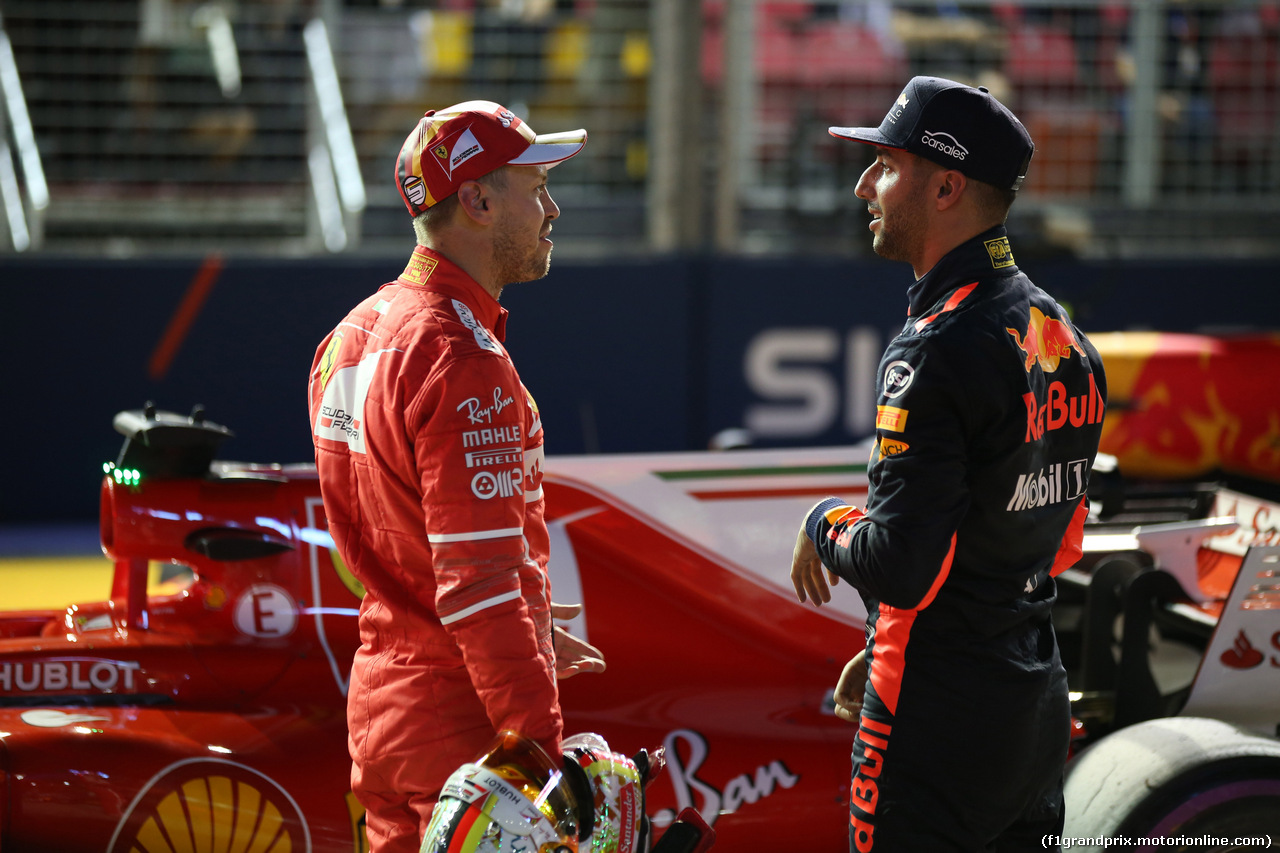 GP SINGAPORE, 16.09.2017 - Qualifiche, Sebastian Vettel (GER) Ferrari SF70H pole position e 3rd place Daniel Ricciardo (AUS) Red Bull Racing RB13
