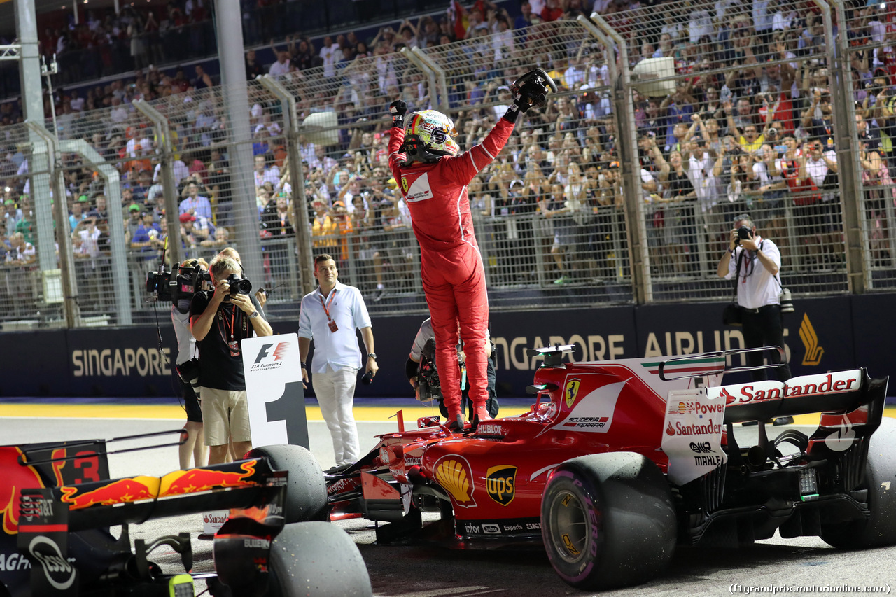GP SINGAPORE, 16.09.2017 - Qualifiche, Sebastian Vettel (GER) Ferrari SF70H pole position