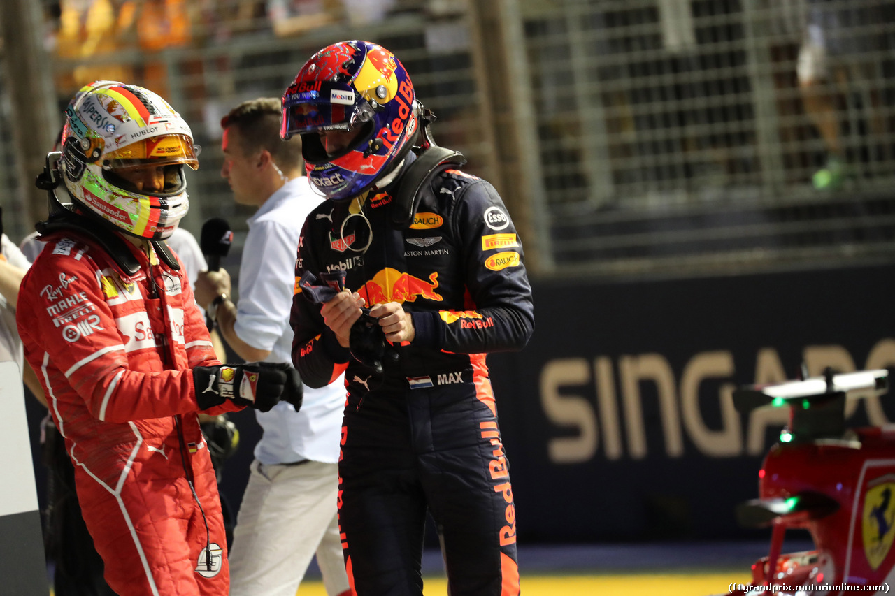 GP SINGAPORE, 16.09.2017 - Qualifiche, Sebastian Vettel (GER) Ferrari SF70H pole position e 2nd place Max Verstappen (NED) Red Bull Racing RB13