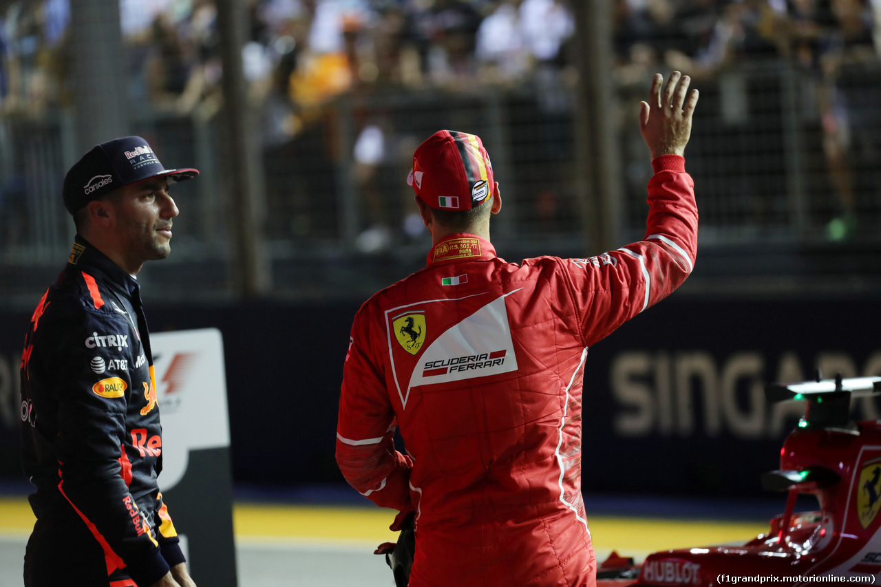 GP SINGAPORE, 16.09.2017 - Qualifiche, 3rd place Daniel Ricciardo (AUS) Red Bull Racing RB13 e Sebastian Vettel (GER) Ferrari SF70H pole position