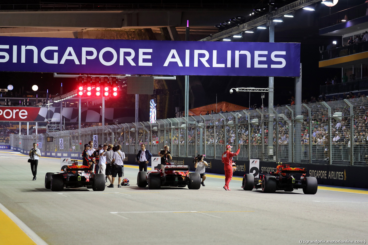 GP SINGAPORE, 16.09.2017 - Qualifiche, Sebastian Vettel (GER) Ferrari SF70H pole position