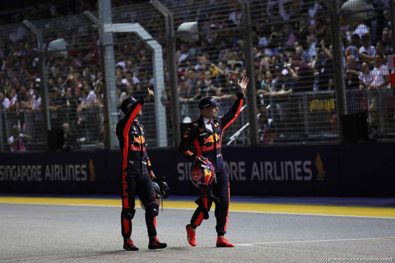 GP SINGAPORE, 16.09.2017 - Qualifiche, 3rd place Daniel Ricciardo (AUS) Red Bull Racing RB13 e 2nd place Max Verstappen (NED) Red Bull Racing RB13