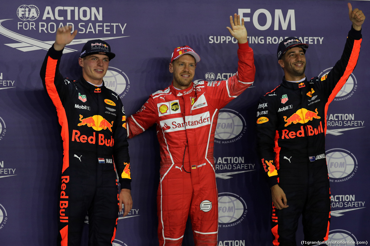 GP SINGAPORE, 16.09.2017 - Qualifiche, 2nd place Max Verstappen (NED) Red Bull Racing RB13, Sebastian Vettel (GER) Ferrari SF70H pole position e 3rd place Daniel Ricciardo (AUS) Red Bull Racing RB13