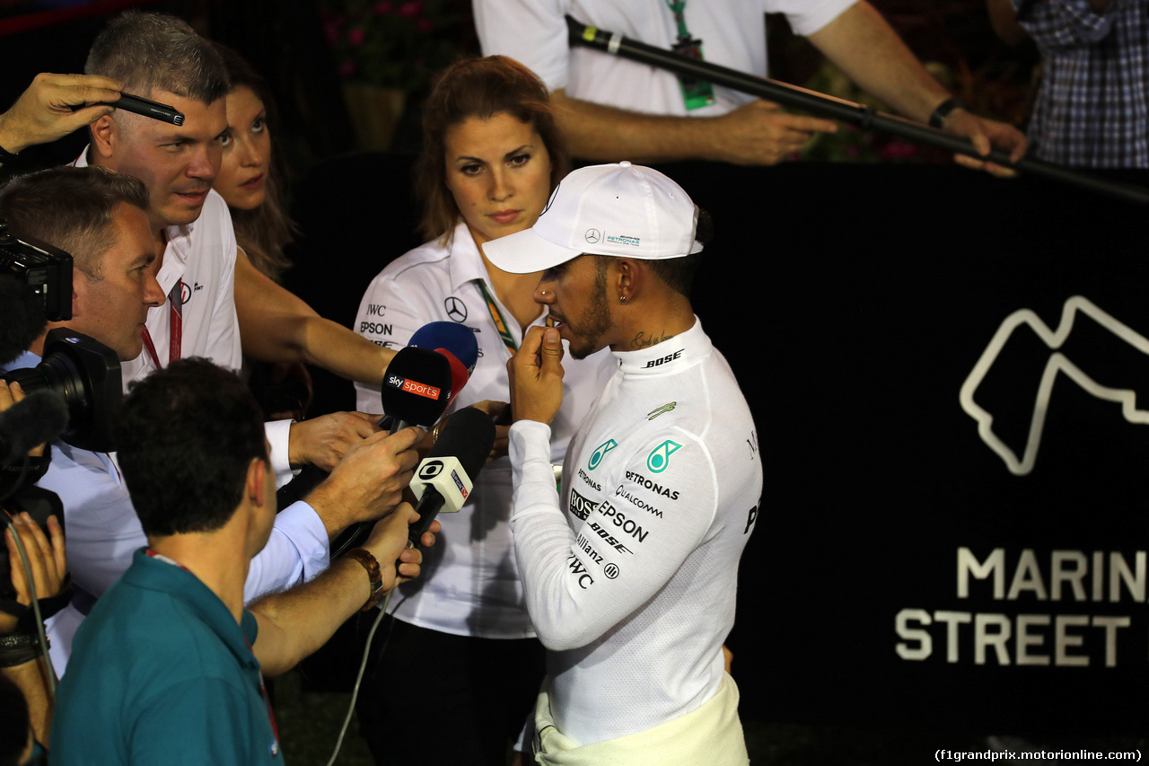 GP SINGAPORE, 16.09.2017 - Qualifiche, Lewis Hamilton (GBR) Mercedes AMG F1 W08