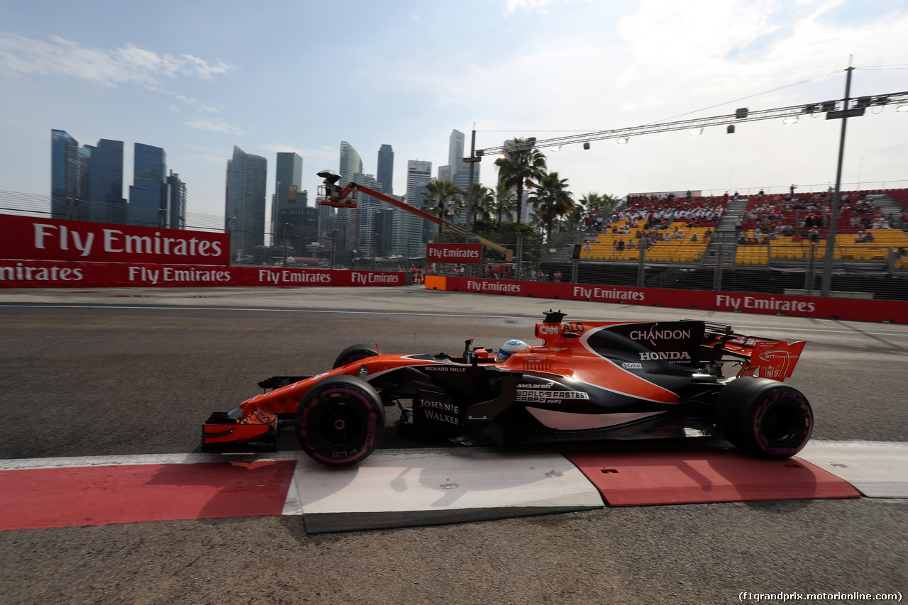 GP SINGAPORE, 15.09.2017 - Prove Libere 1, Fernando Alonso (ESP) McLaren MCL32