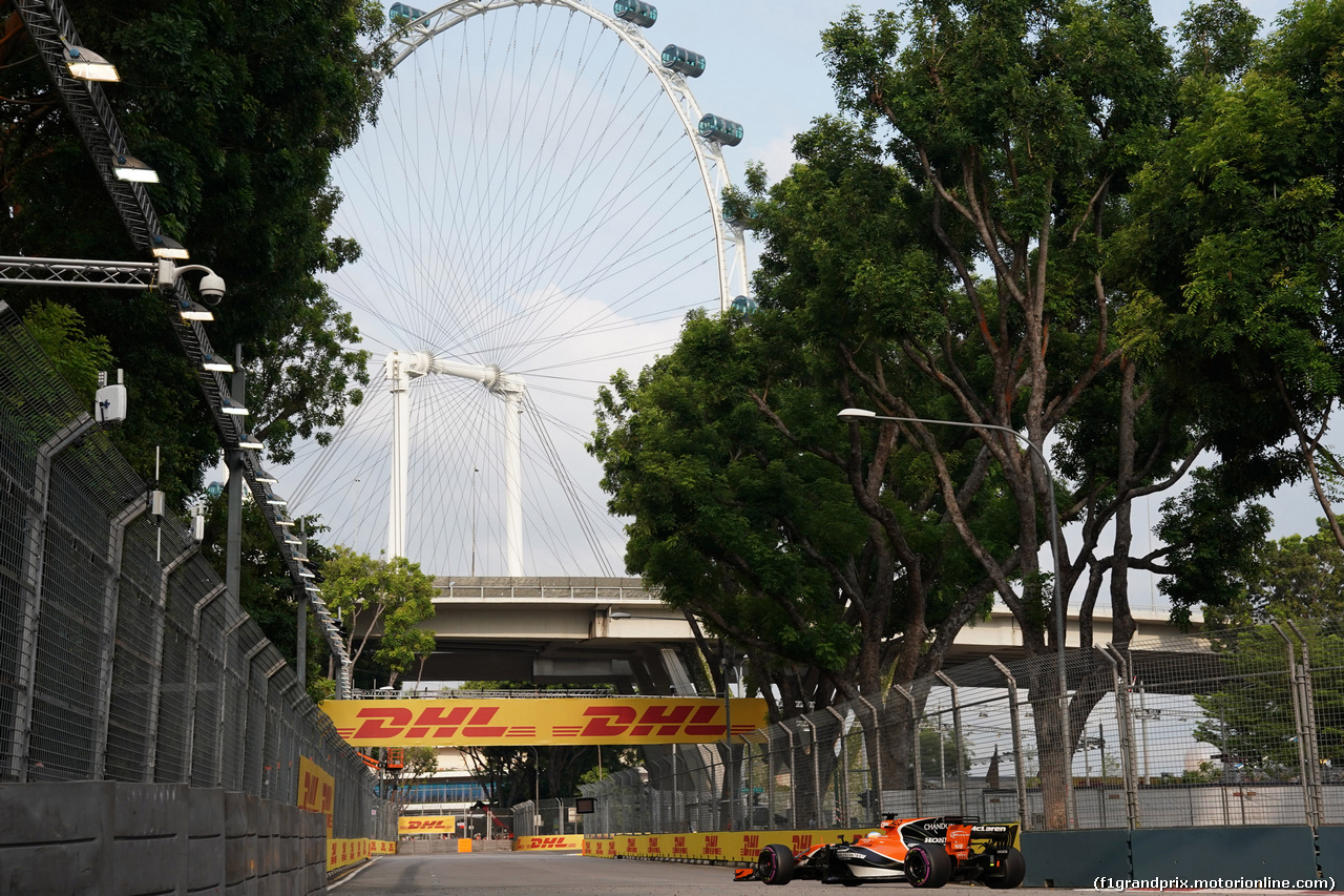 GP SINGAPORE, 15.09.2017 - Prove Libere 1, Fernando Alonso (ESP) McLaren MCL32