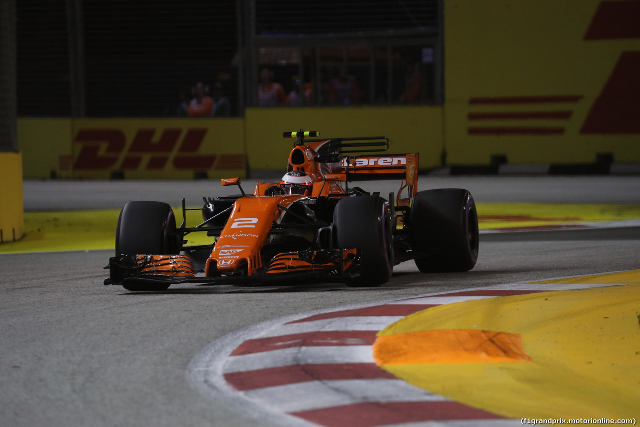 GP SINGAPORE, 15.09.2017 - Prove Libere 2, Stoffel Vandoorne (BEL) McLaren MCL32