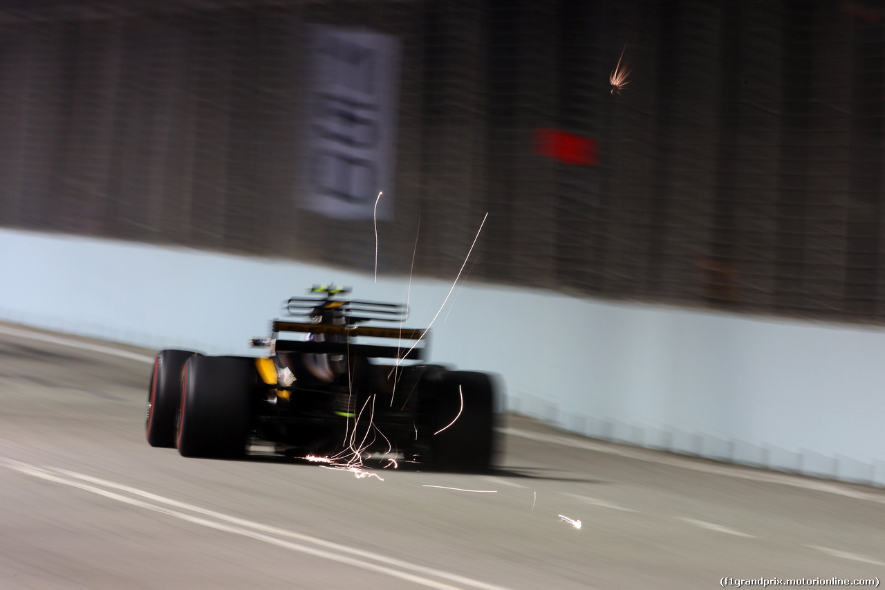 GP SINGAPORE, 15.09.2017 - Prove Libere 2, Jolyon Palmer (GBR) Renault Sport F1 Team RS17