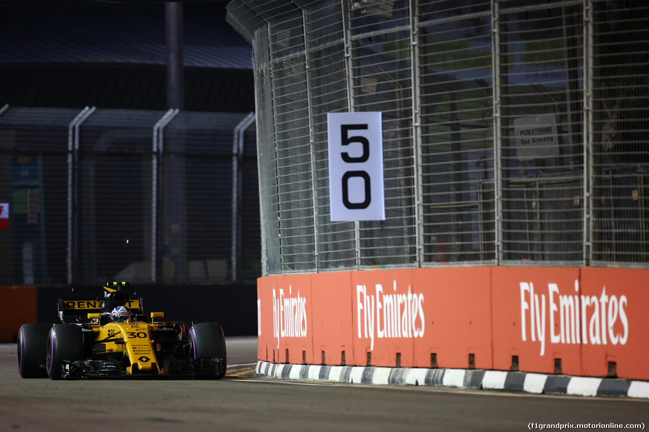 GP SINGAPORE, 15.09.2017 - Prove Libere 2, Jolyon Palmer (GBR) Renault Sport F1 Team RS17