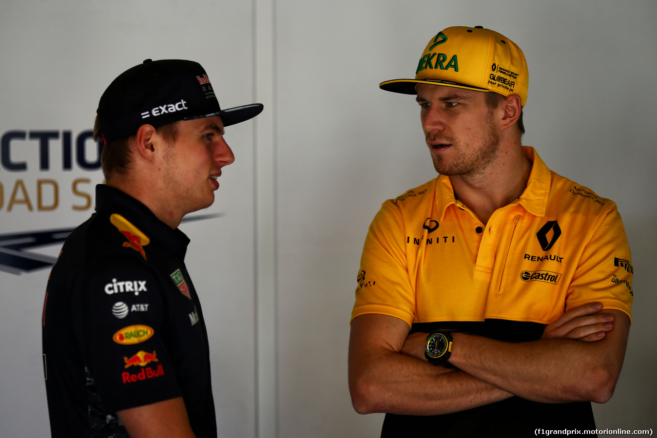 GP SPAGNA, (L to R): Max Verstappen (NLD) Red Bull Racing with Nico Hulkenberg (GER) Renault Sport F1 Team.
14.05.2017.