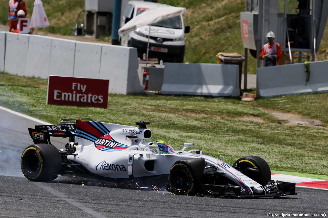 GP SPAGNA, Felipe Massa (BRA) Williams FW40 with a puncture at the partenza of the race.
14.05.2017.