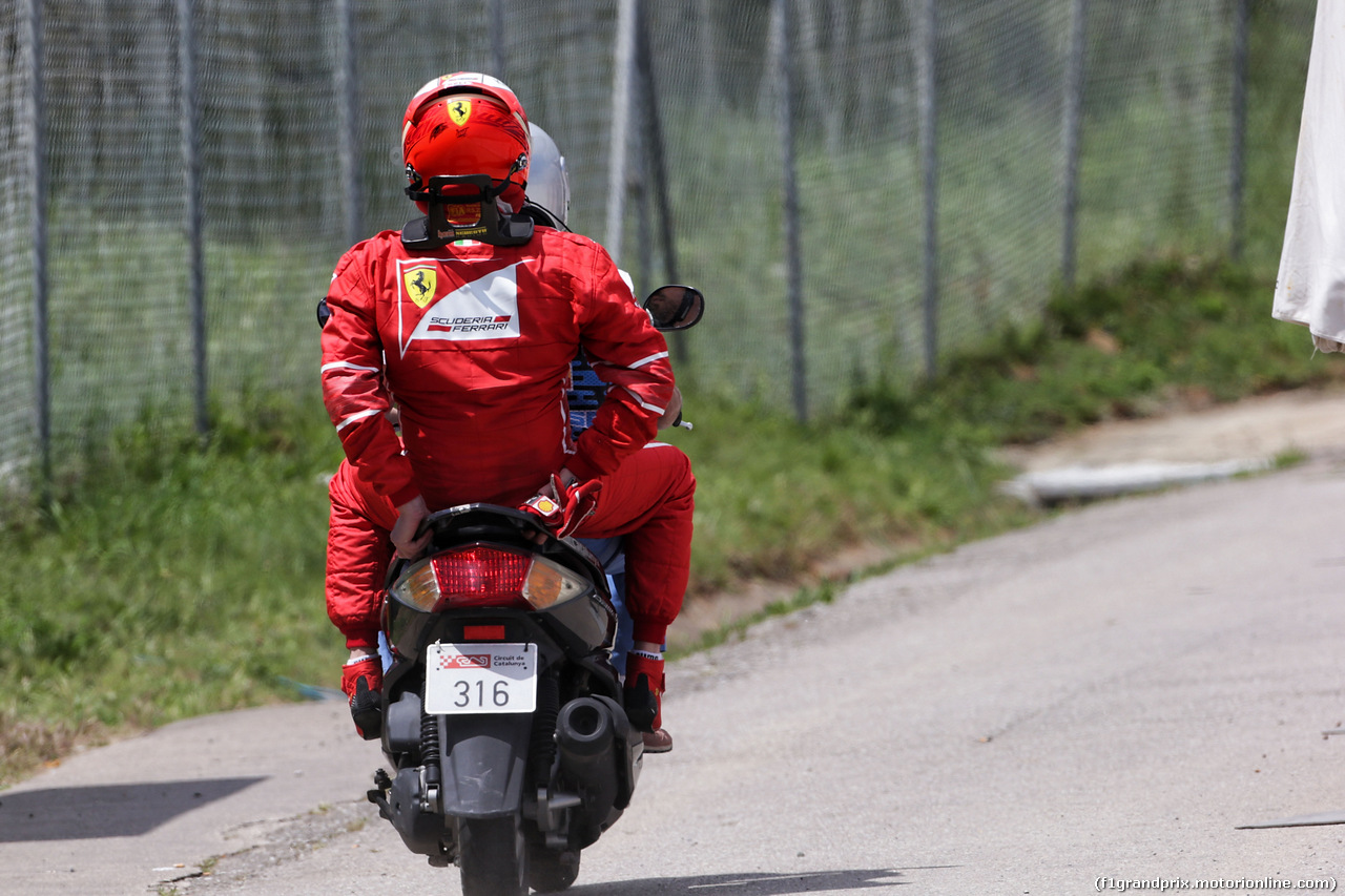 GP SPAGNA, Kimi Raikkonen (FIN) Ferrari returns to the pits after he retired from the race.
14.05.2017.