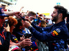 GP SPAGNA, Daniel Ricciardo (AUS) Red Bull Racing signs autographs for the fans.
11.05.2017.