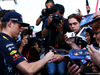 GP SPAGNA, Max Verstappen (NLD) Red Bull Racing signs autographs for the fans.
11.05.2017.