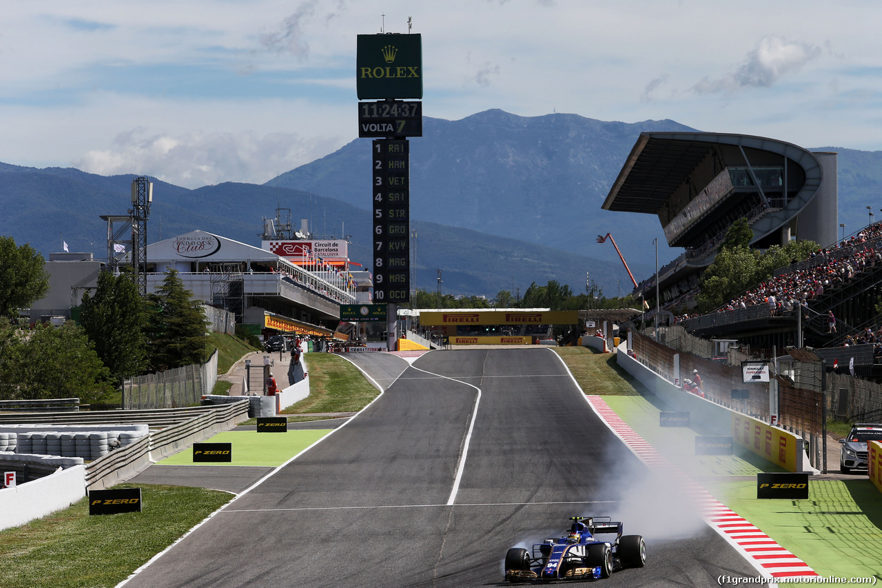 GP SPAGNA, Pascal Wehrlein (GER) Sauber C36 locks up under braking.
13.05.2017.