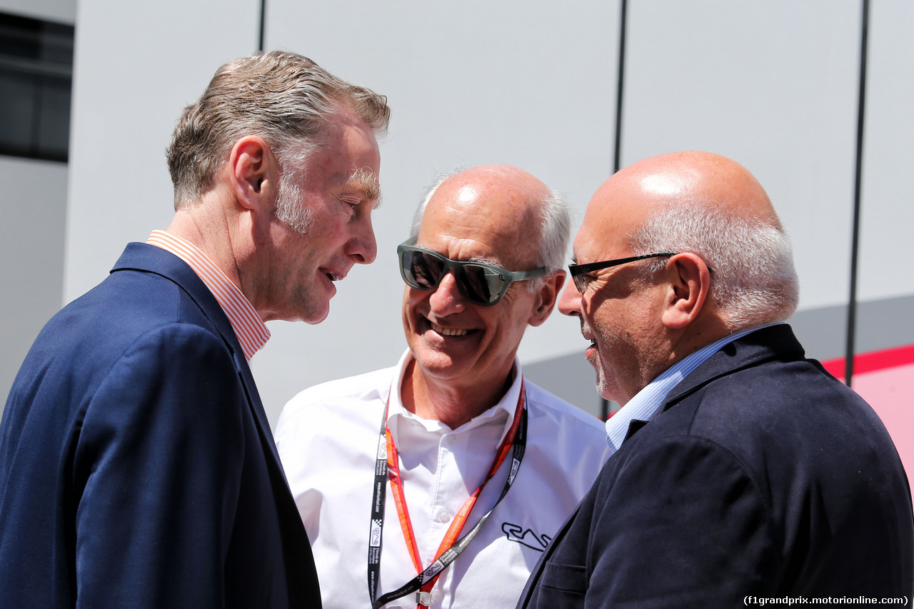 GP SPAGNA, Sean Bratches (USA) Formula 1 Managing Director, Commercial Operations (Left).
13.05.2017.